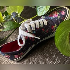 Women’s flower pattern  flats